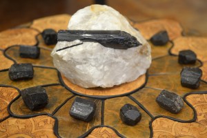 blacktourmaline-musthavecrystals-1050x700